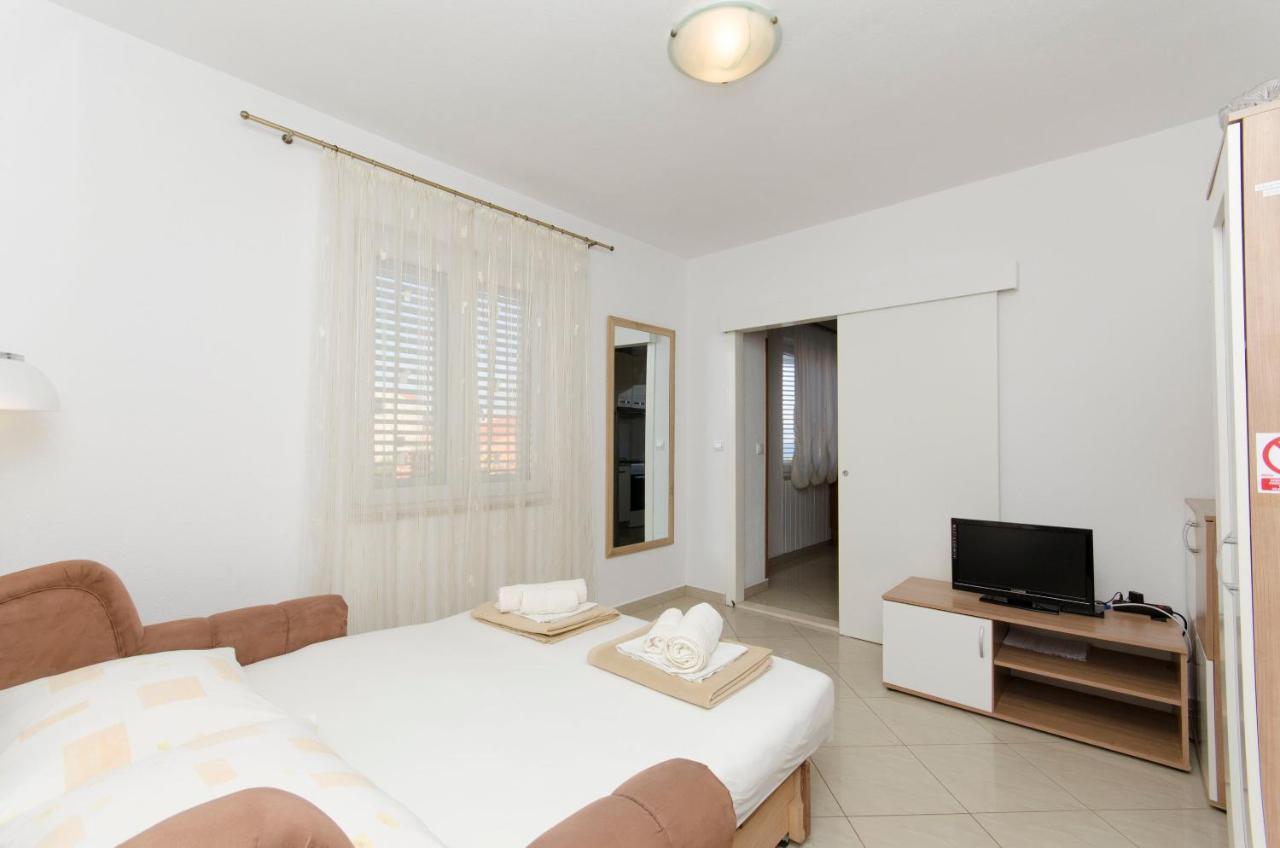 Apartments Banic Postira Exterior foto