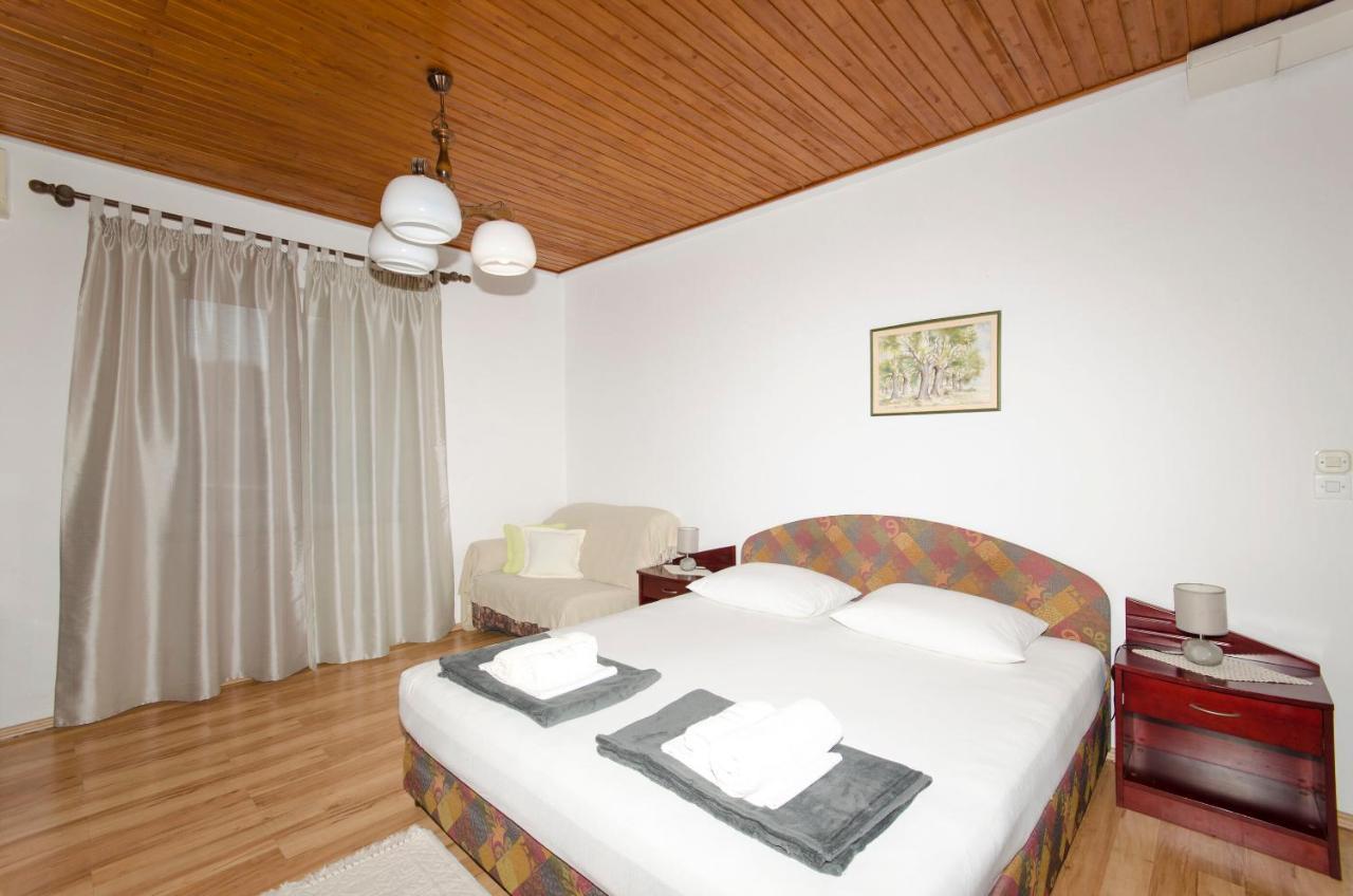 Apartments Banic Postira Exterior foto
